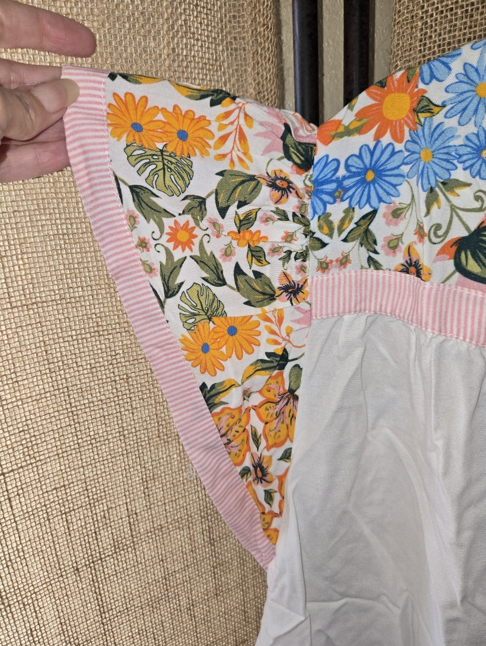 Cato Multicolor Floral Stripe White & Pink Women’s V-Neck Top Boho Medium - Picture 3 of 9